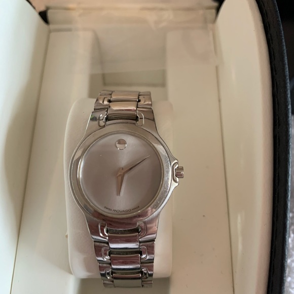 Movado watch with 1 diamond - Picture 6 of 7
